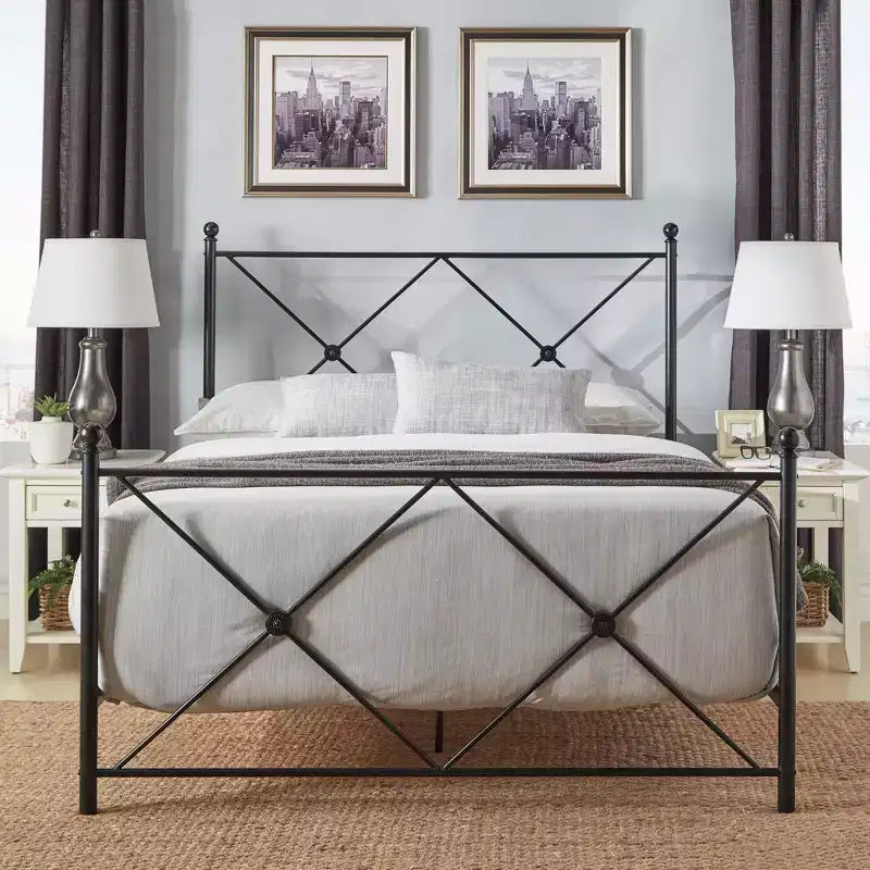 Struttura Letto Matrimoniale in Metallo Nero con Pannello dal Design Geometrico