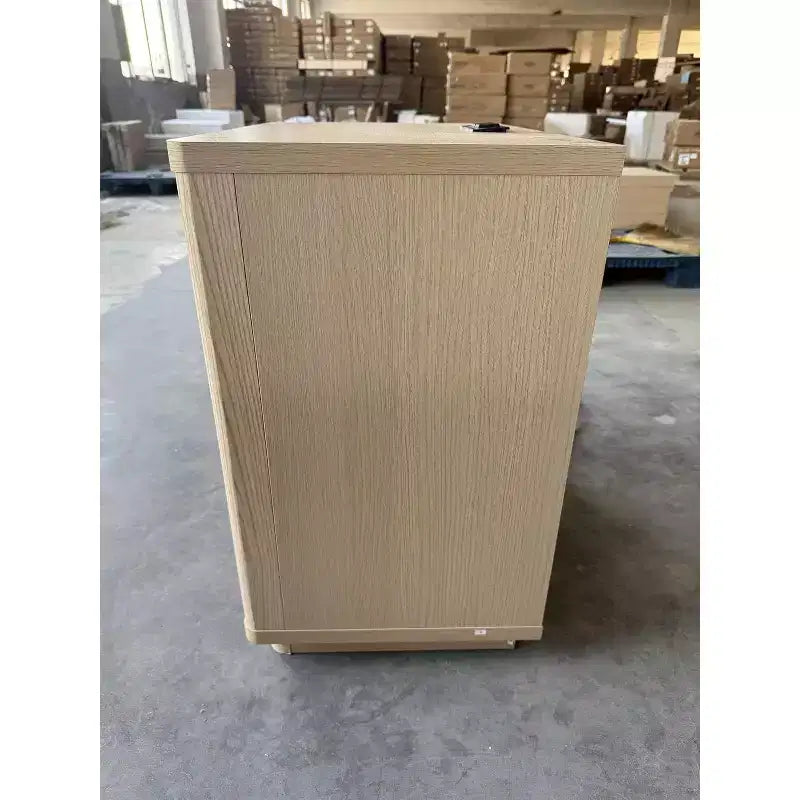 Comodino in Legno Chiaro con 3 Cassetti e Stazione di Ricarica – 58 cm P x 40 cm L x 61 cm H, 27 kg