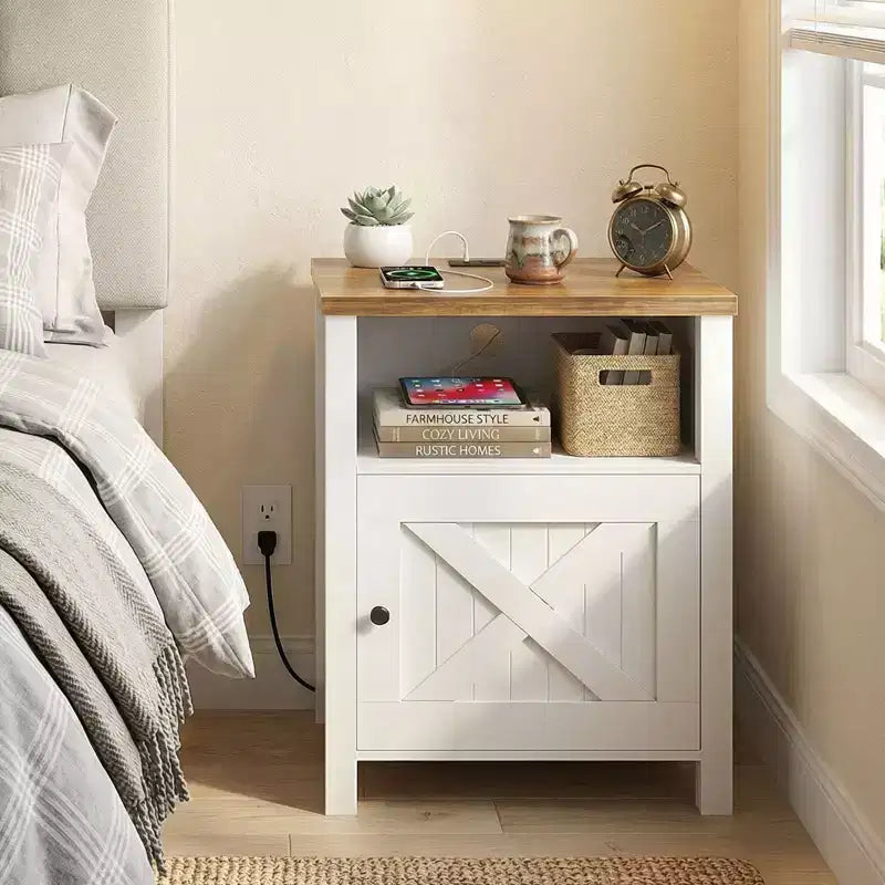Comodino Rustico con USB e Presa di Corrente Incorporate – Ripiano Aperto e Mobiletto, 63 cm H x 45 cm L x 40 cm P