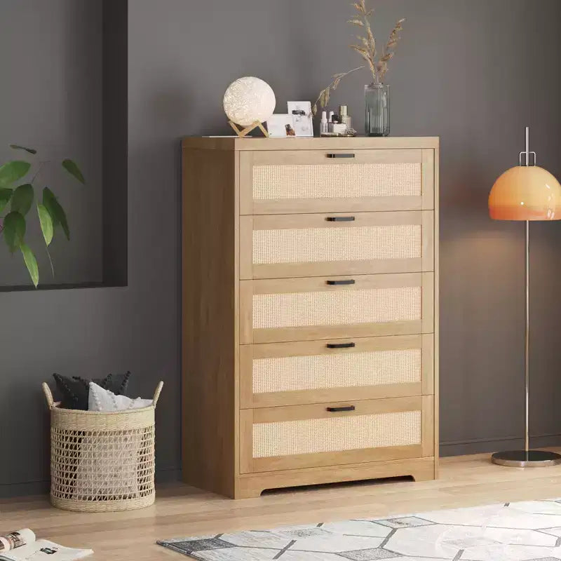 Cassettiera Alta in Rattan con 5 Cassetti – Altezza 80 cm, Piano Ampio, Cassettone in Legno per Camera da Letto e Ingresso